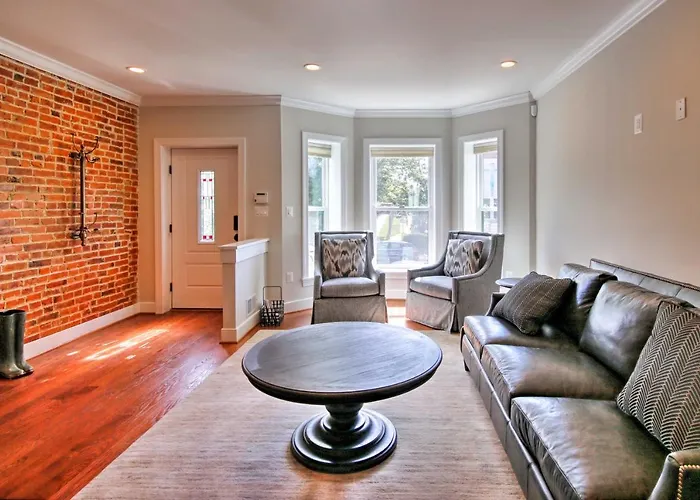 Peggys Place D C Home With Deck Near Downtown!